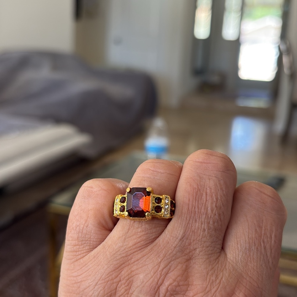 Elegant Gold and Brown Women's Ring